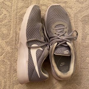 Nike Women’s Tanjun running shoes, size 8.5, grey